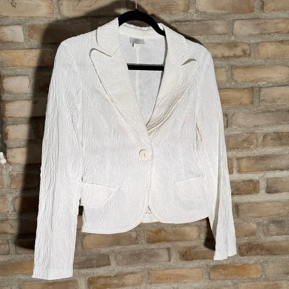 Donna Textured White Blazer and skirt - Picture 1 of 6